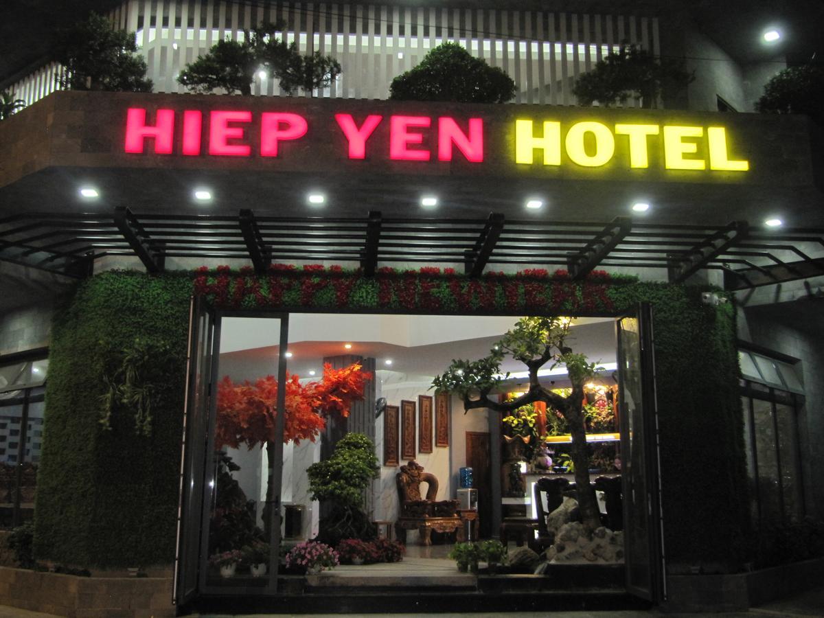 Отель Khach San Hiep Yen Туихоа Экстерьер фото